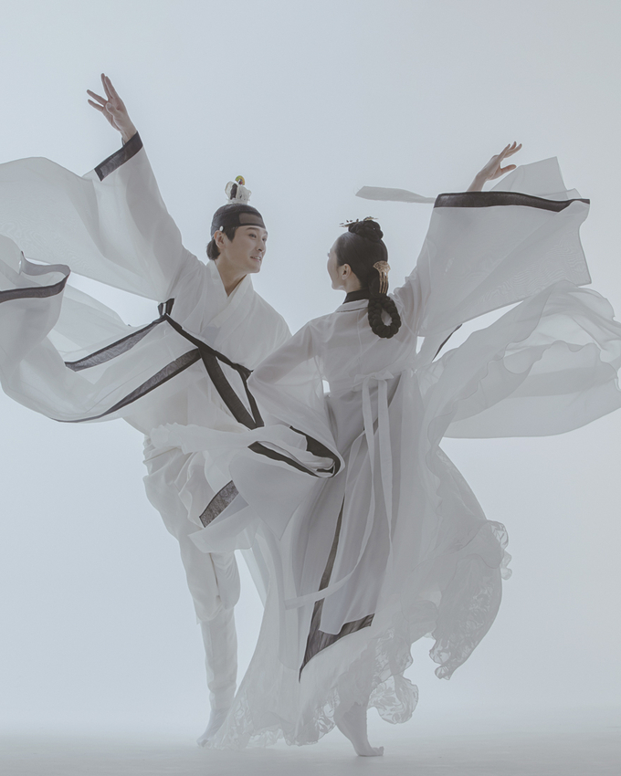 경기도무용단 레퍼토리 시즌 신작 ‘순수-더 클래식’ 콘셉트 사진. (사진=경기아트센터 제공)