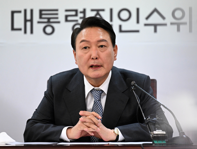 윤석열 대통령 당선인이 5일 오전 서울 종로구 통의동 제20대 대통령직인수위원회에서 간사단회의를 주재하고 있다. (사진=인수위 사진기자단/연합뉴스 제공)