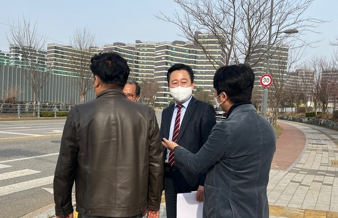 김용남 국민의힘 수원특례시장 예비후보가 5일 권선2동을 찾아 '김용남의 포동포동 캠프' 간담회를 개최했다. (사진= 김용남 예비후보 측 제공)