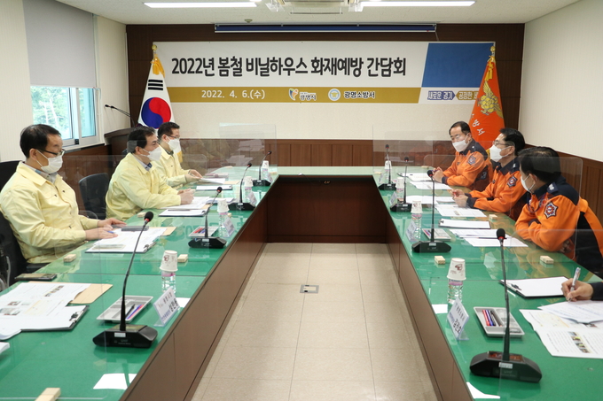 광명시는 지난 6일 광명소방서에서 안전건설교통국장, 광명소방서장, 관계자 등이 참석해 화재예방을 위한 간담회를 가졌다.(사진=광명시 제공)