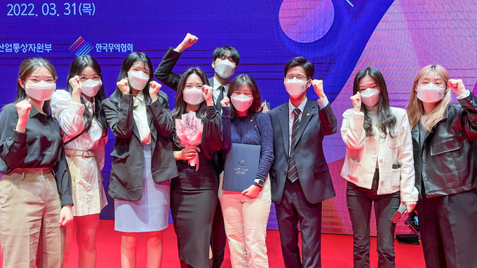 인하대 GTEP사업단이 산업통상자원부 장관표창 등 상을 무더기로 받았다. ( 사진 = 인하대 제공 )