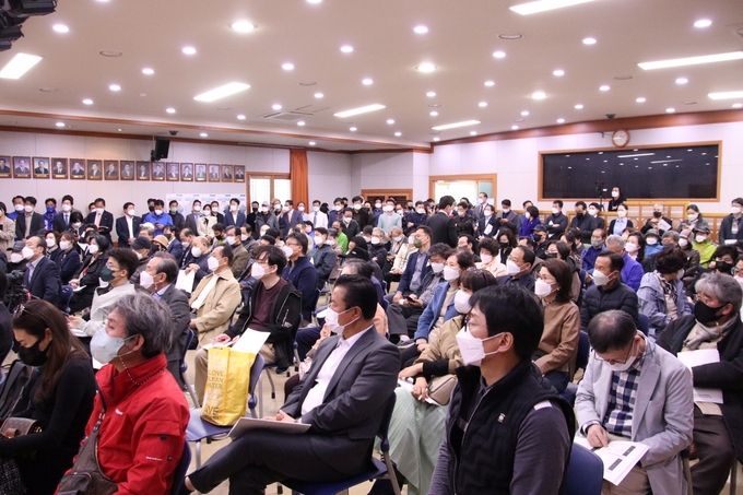 분당주민들이 토론회에 참석해 발제 내용을 경청하고 있다. (사진=김병욱 의원실 제공) 