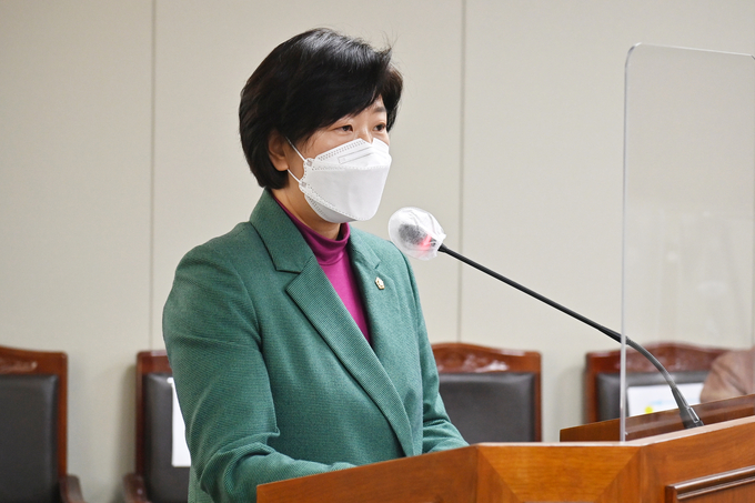 1인가구지원조례를 발의한 파주시의회 박수연 의원(사진=파주시의회 제공)