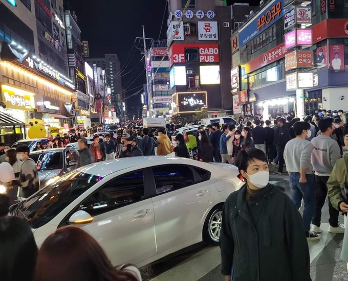 국민의힘 김은혜 의원이 10일 수원 인계동 먹자골목을 방문했다. (사진=김은혜 캠프 제공)