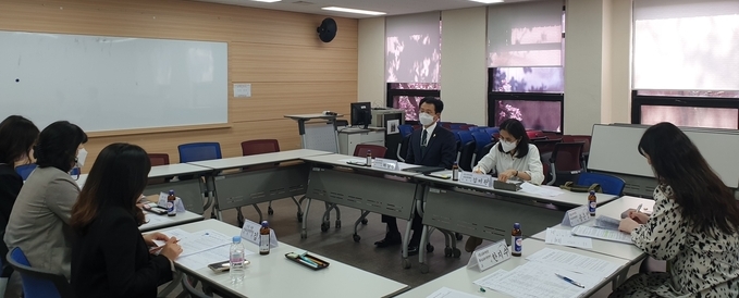 시흥교육지원청은 지난 11일 시흥 ABC 행복학습타운에서 2022 특수교육분야 교육경비 공모 사업 심의 개최했다.(사진=시흥교육지원청 제공)