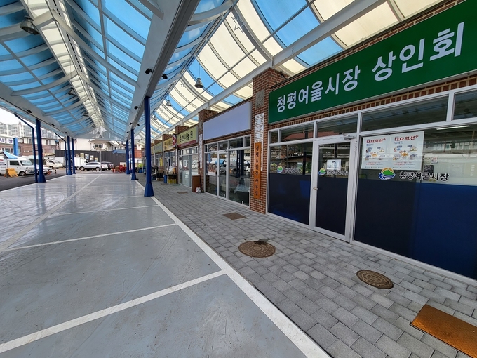 가평군은 '청평여울시장 상설동 점포(7호점)' (이하 상설동)의 입점자 공개모집을 오는 22일까지 진행한다. (사진=가평군 제공)