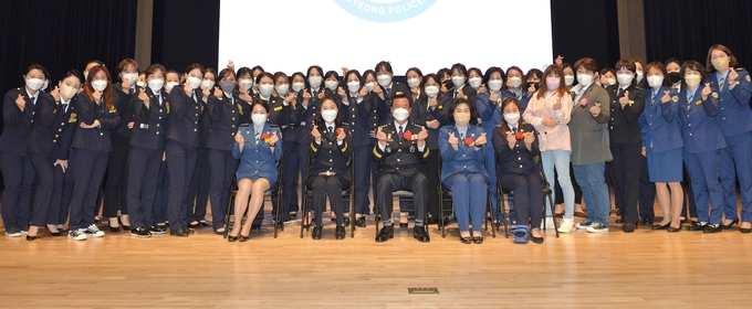 광명경찰서는 지난 12일 광명문화예술교육지원센터에서 학교폭력 없는 안전한 학교 만들기에 헌신할 초등학교‧중학교 학부모폴리스 합동 발대식을 개최했다.(사진=광명경찰서 제공)