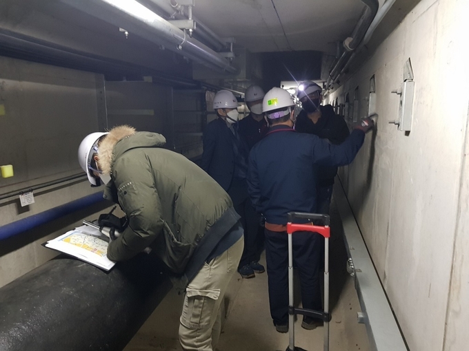 파주시 운정신도시 공동구에 대한 정밀안전점검이 실시되고 있다.(사진=파주시 제공)