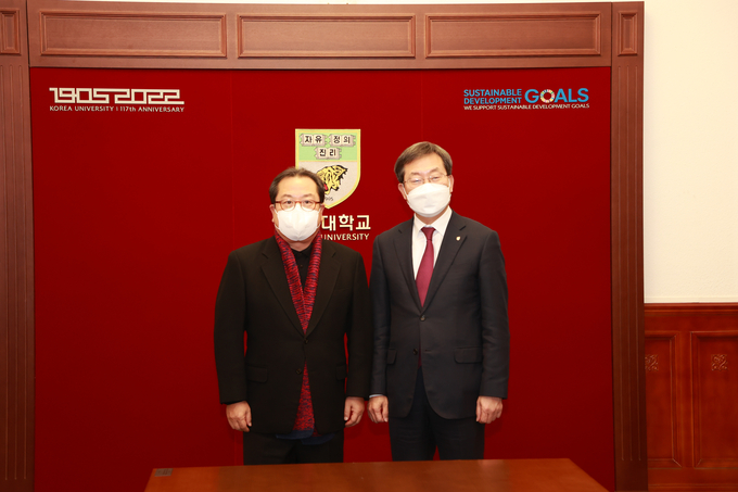 남양주시와 고려대학교는 지역 상생 및 상호 발전을 위해 산업·경제 발전 전략 수립에 대해 협력하기로 약속했다.(사진=남양주시 제공)