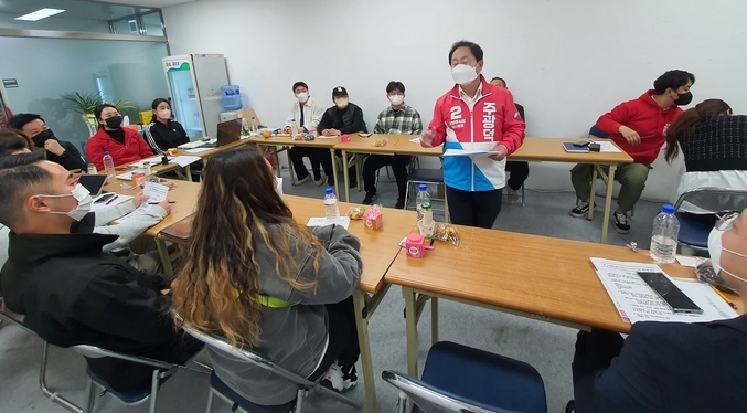 국민의힘 주광덕 남양주시장 예비후보가 청년특보단과 간담회를 가졌다.(사진=주광덕 예비후보 캠프 제공)