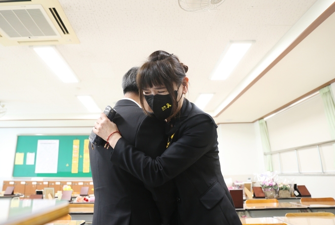 세월호 유족을 만난 더불어민주당 김동연 경기지사 예비후보 (사진=김동연 캠프 제공)