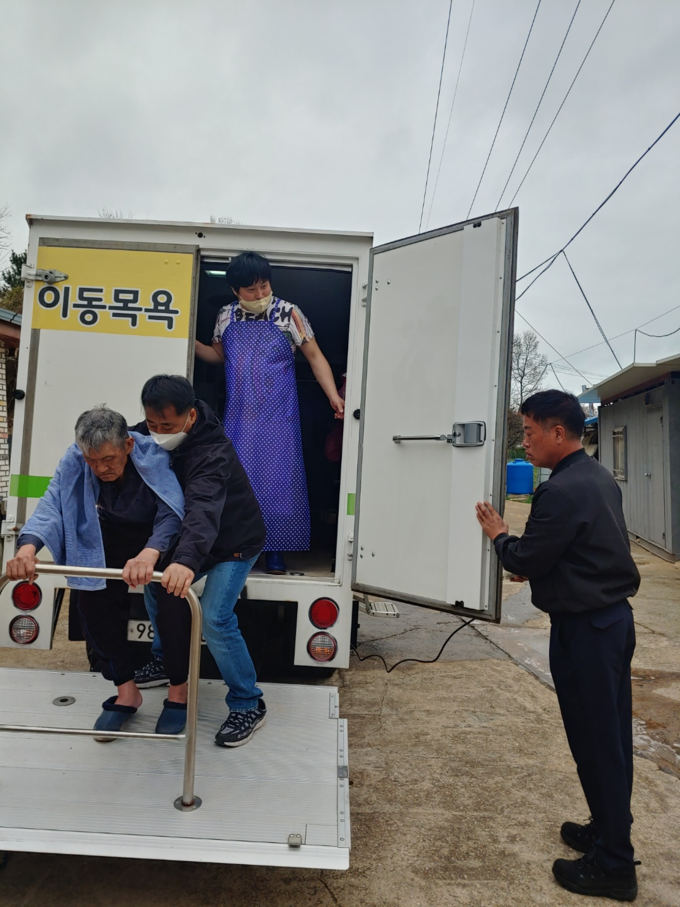 영흥면, 찾아가는 이동목욕차량 운영. ( 사진 = 옹진군 제공 )