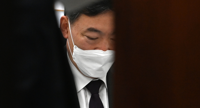  김오수 검찰총장이 검찰 수사권 완전 박탈 입법 추진의 부당성을 호소하기 위해 15일 오전 국회를 방문, 법사위에서 대기하고 있다. (사진=국회사진기자단/연합뉴스)