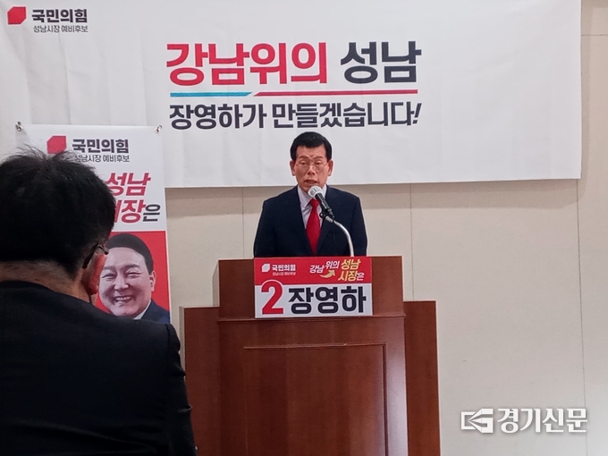 장영하 변호사가 출마기자회견에서 가자의 질문에 답을 하고 있다. (사진=김대성 기자)