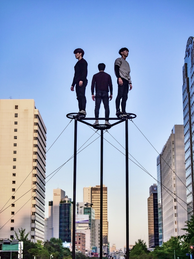 포스의 ‘수직’. (사진=수원문화재단 제공)