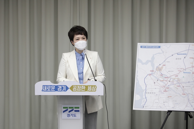 국민의힘 김은혜 경기도지사 경선 후보가 20일 경기도청 북부청사에서 경기북부 성장전략’을 발표하고 있다. (사진=김은혜 캠프 제공)