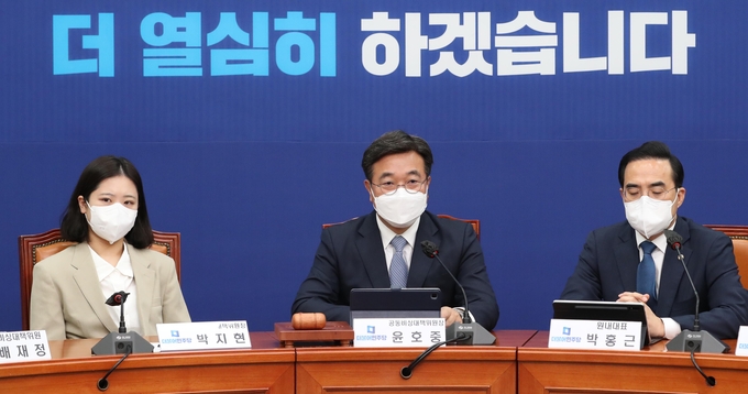  더불어민주당 윤호중 공동비대위원장이 20일 오전 국회에서 열린 비상대책회의에서 발언하고 있다. (사진=국회사진기자단/연합뉴스)