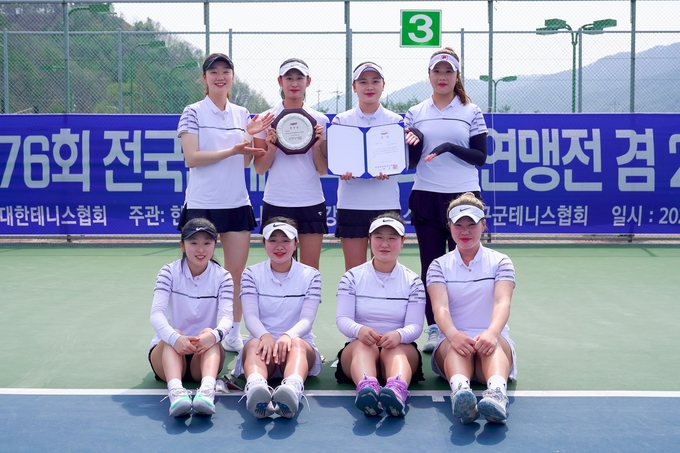 제76회 전국춘계대학테니스연맹전에서 여자 복식 우승 등 우수한 성적을 낸 인천대학교 테니스부. ( 사진 = 인천대학교 제공 )