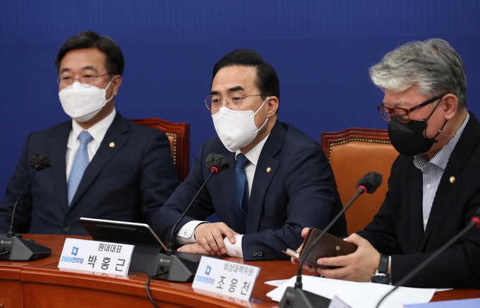 더불어민주당 박홍근 원내대표가 20일 오전 국회에서 열린 비상대책회의에서 발언하고 있다. (사진=국회사진기자단/연합뉴스)