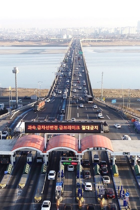 유일하게 통행료를 받고 있는 일산대교 모습 .(사진=김포시 제공)