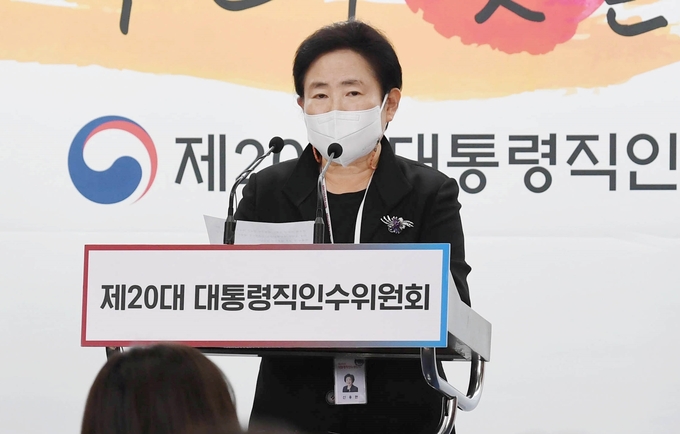  대통령직인수위원회 신용현 대변인이 20일 서울 종로구 통의동 인수위 기자회견장에서 열린 정례브리핑에서 현안 관련 발표를 하고 있다. (사진=인수위사진기자단/연합뉴스 제공)