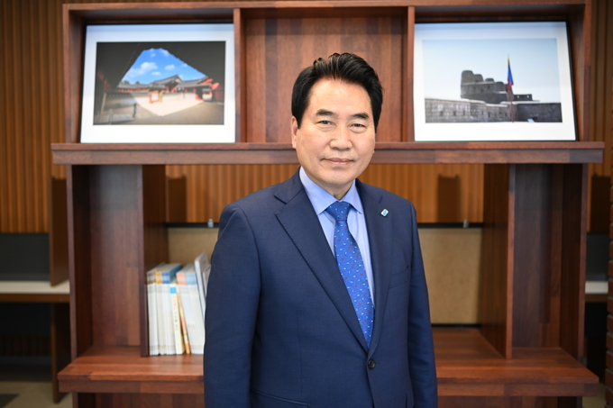 백군기 용인시장이 ‘김대훈의 뉴스토크’에 출연했다. (사진=경기신문)