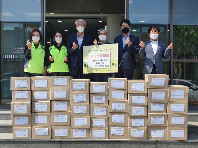 우리소망교회가 어려운 이웃들을 위한 나눔 상자 74박스를 북부희망케어센터에 전달했다.(사진=남양주시 제공)