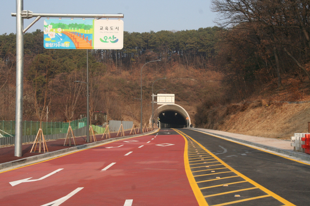 오산 필봉산을 남-북과 동-서 방향으로 관통하는 필봉터널 개통.(사진=오산시 제공)