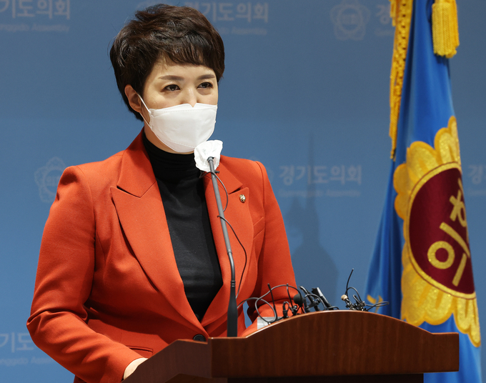 국민의힘 6·1 지방선거 경기지사 후보로 선출된 김은혜 의원이 22일 경기도의회에서 기자회견을 하고 있다. (사진=연합뉴스 제공)