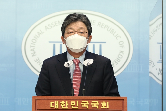 유승민 전 의원이 지난 19일 오전 국회 소통관에서 기자회견을 열었다. (사진=연합뉴스 제공)