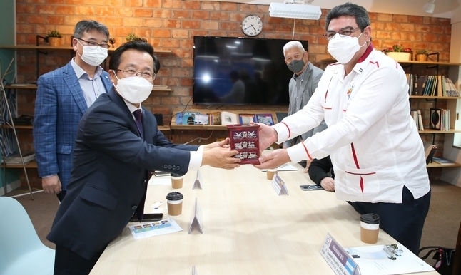 안양시에 외국 공무원들이 국내 스마트시티 벤치마킹을 위해 최근 잇따라 안양시를 방문하고 있다.(사진=안양시 제공)