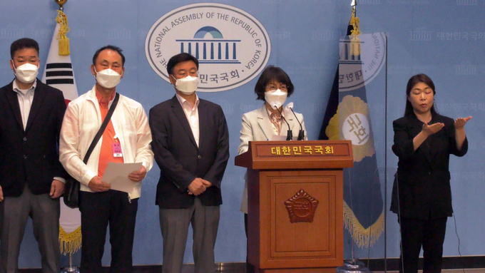성남시 정상화시민연대가 국회 소통관에서 신상진 예비후보 지지를 선언하고 있다. (사진=신상진 예비후보 제공)
