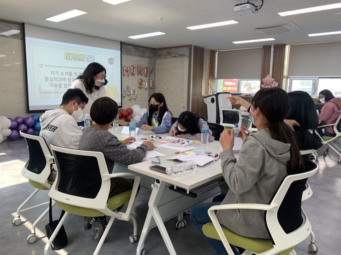 지난 9일 양평몽실학교에서 열린 학생기획워크숍에서 학생들이 자기소개 활동을 하고 있다. (사진=양평몽실학교 제공)