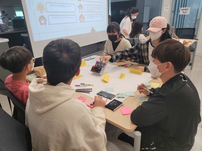 양평몽실학교 학생들이 23일 기획워크숍에서 프로젝트 주제 선정을 위한 아이디어를 공유하고 있다. (사진=양평몽실학교 제공)