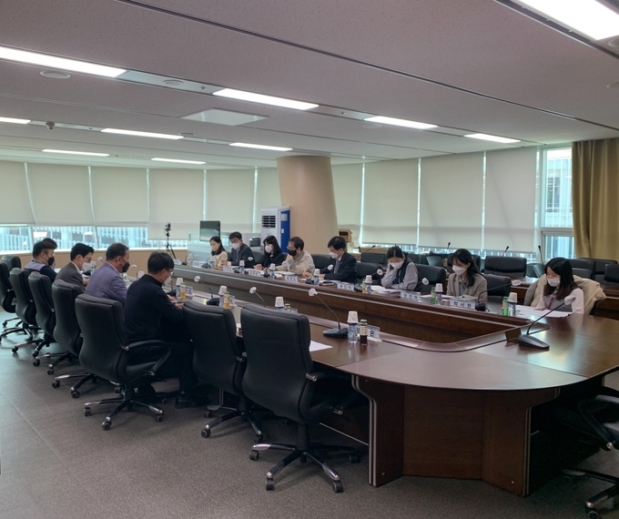 인천세관과 항공업계 관계자들이 간담회를 진행하고 있다. ( 사진 = 인천세관 제공 )
