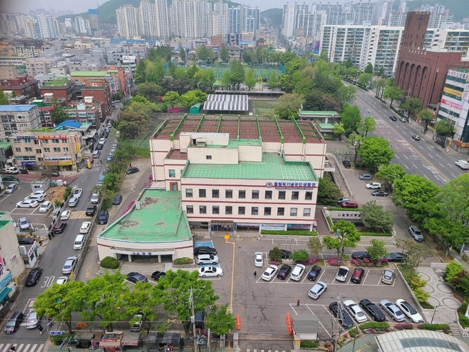 노후된 88체육관 모습.