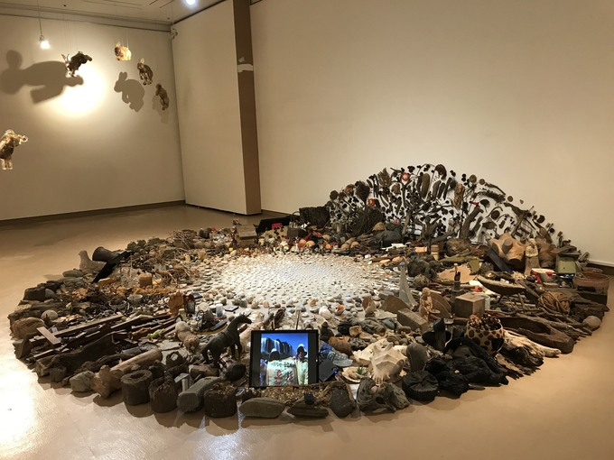 이윤숙, ‘일심, 무경계 – 온새미로 2022’ 2022 , 혼합매체, 가변크기. (사진=수원시립미술관 제공)