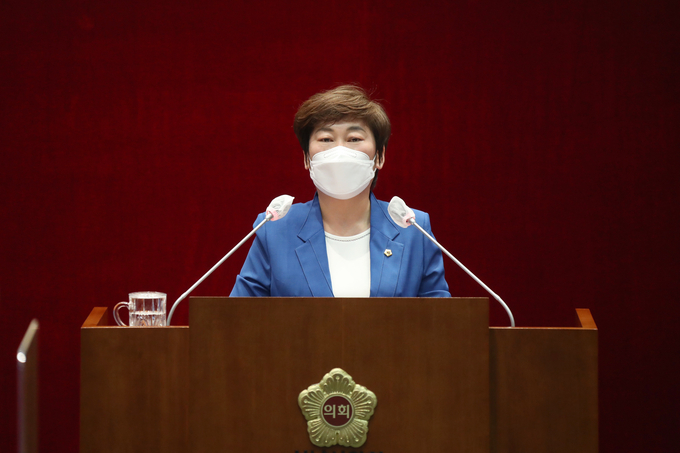 최미경 의원이 본회의장에서 5분 발언을 하고 있다. (사진=성남시의회 제공)