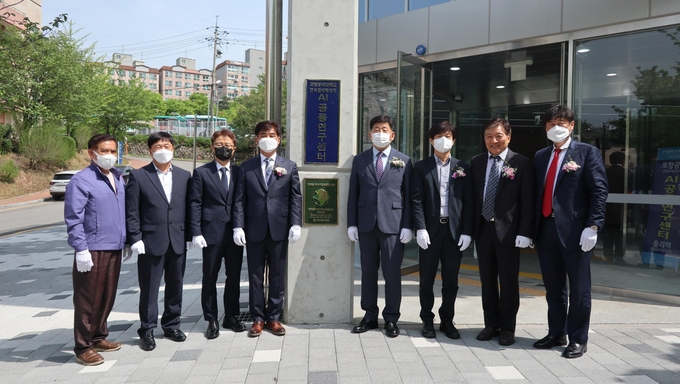 한국폴리텍대학 직업교육연구소와 POSTECH 인공지능연구원이 함께 운영하는 AI 공동연구센터가 폴리텍 성남캠퍼스에 문을 열었다. (사진=한국폴리텍대학 제공)