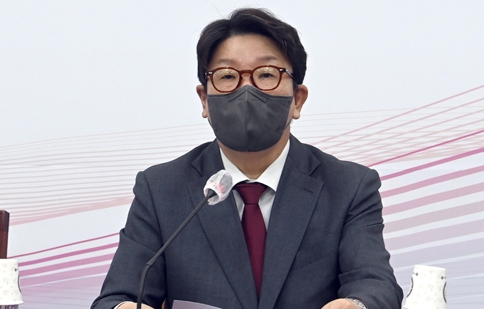 국민의힘 권성동 원내대표가 26일 오전 국회에서 열린 원내대책회의에서 발언하고 있다. (사진=국회사진기자단/연합뉴스)