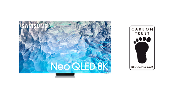 영국 카본 트러스트로부터 '탄소 발자국-탄소저감인증'을 획득한 삼성 Neo QLED 8K 모델과 인증 로고 이미지. (사진=삼성전자 제공)