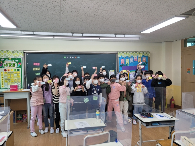 부평구 청소년상담복지센터가 초등학생들을 대상으로 진행 중인 학교폭력 예방교육이 호응을 얻고 있다. ( 사진 = 부평구 제공 )