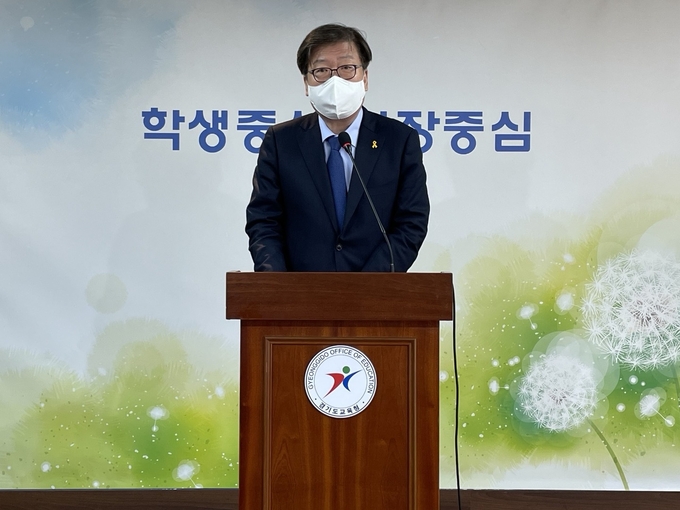 이한복 경기도교육감 예비후보가 27일 교육감 민주진보진영 후보들에게 혁신연대 단일화 경선 이후 2차 단일화를 제안했다. (사진=강현수 수습기자)