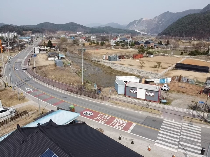 가평군 마장리 교통사고 발생지역 개선 현장모습.(사진=가평경찰서 제공)