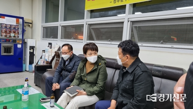 국민의힘 경기도지사 후보인 김은혜 의원이 27일 수원 남부 버스공영차고지를 방문했다. (사진=허수빈 기자)