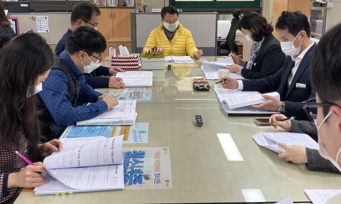 구리시는 35개 부서 및 10개 산하 기관에 대한 2022년 세부업무추진계획 보고회를 진행했다.(사진=구리시 제공)