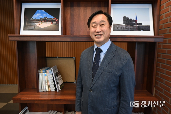 김준혁 더불어민주당 수원특례시장 예비후보가 27일 경기신문 ‘김대훈의 뉴스토크’에 출연해 자신의 정책과 수원시 발전에 대한 생각을 밝혔다. (사진=오재우 기자)