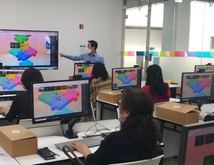 남양주시는 관내 어린이집 원장을 대상으로 ‘메타버스(Metaverse) 교육’을 실시하고 있다.(사진=남양주시 제공)