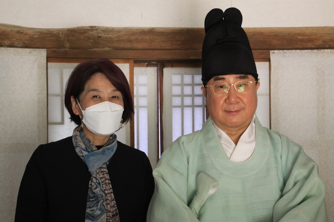 최민희 더불어민주당 남양주시장 예비후보가 영왕 친향례에서 황사손(이원)을 만났다(사진=최민희 에비후보 캠프 제공)