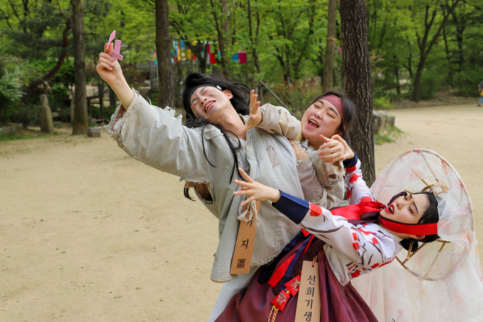 홍길동의 선물 보따리. (사진=한국민속촌 제공)